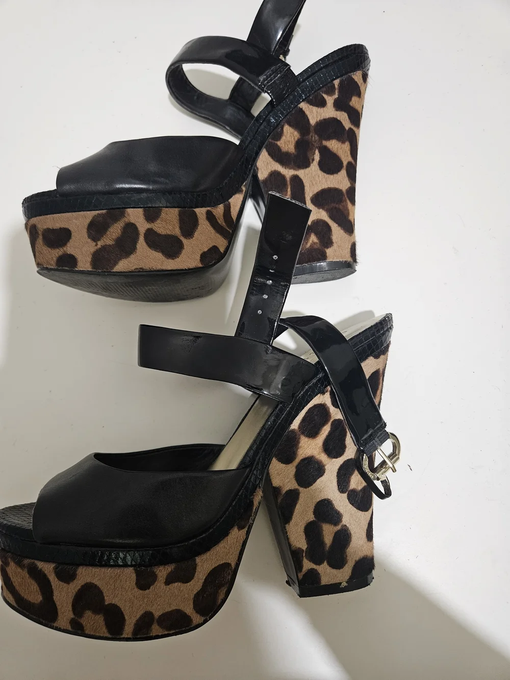 Guess sleek open